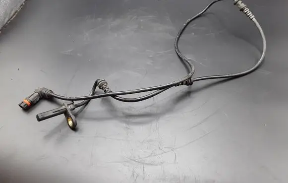 Mercedes-Benz S W221 ABS brake wheel speed sensor A0009054201 A2119055700
