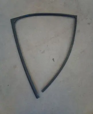 Nissan Leaf I (ZE0) Rubber seal rear door 
