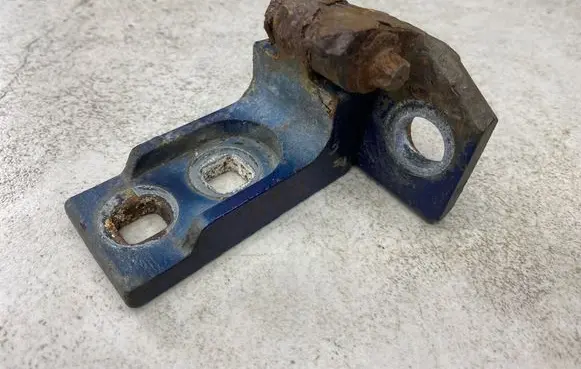 Opel Corsa D Front door lower hinge 