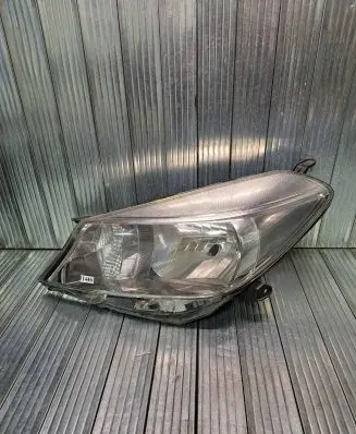 Toyota Yaris Headlight/headlamp