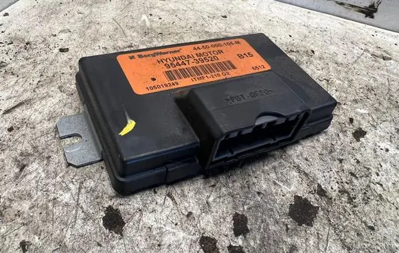 Hyundai Santa Fe Transfer box differential control unit 9544739520