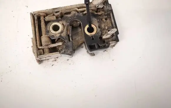 Volkswagen PASSAT B3 Front door lock 357837016G
