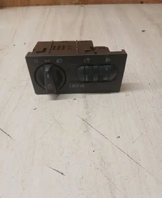 Volkswagen Golf III Light switch 1H6941531P