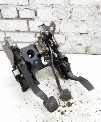 Opel Insignia A Pedal assembly 