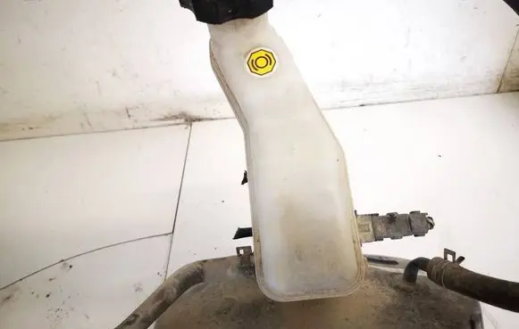 Hyundai ix35 Brake fluid reservoir 