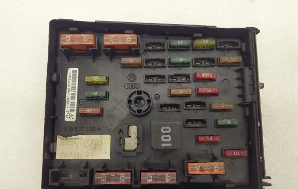 Volkswagen PASSAT B7 Fuse box set 3C0937125A 63595743