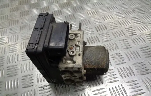 Toyota Corolla Verso E121 ABS Pump 44510-13070
