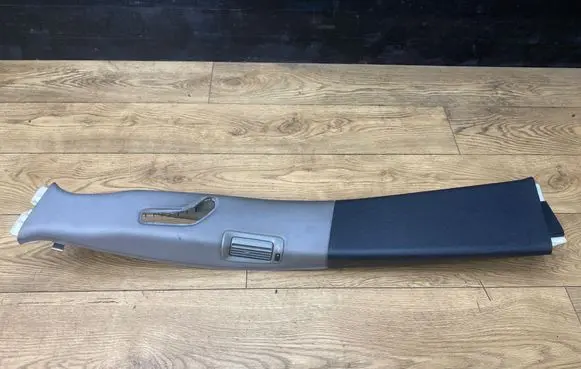 Volvo XC90 (B) pillar trim (top) 