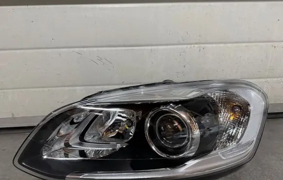 Volvo XC60 Headlight/headlamp 32257007