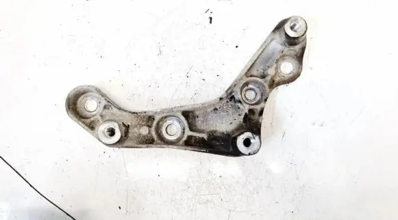 Mercedes-Benz E W212 Engine mounting bracket a2720140295