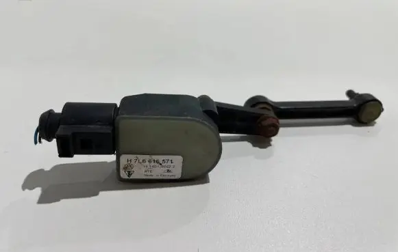 Audi A6 S6 C6 4F Air suspension front height level sensor 7L6616571