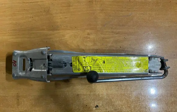 Audi A6 S6 C6 4F Lift Jack 8L0011031A