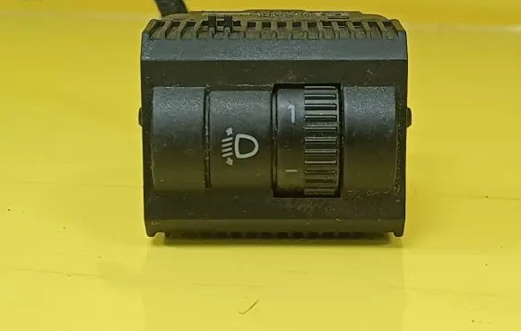 Headlight level height control switch