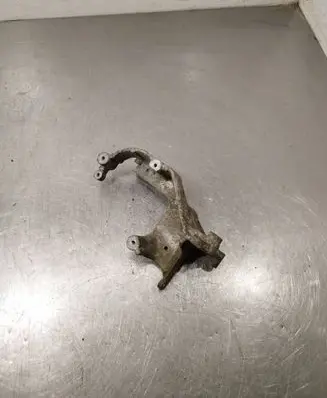 Subaru Legacy Engine mounting bracket