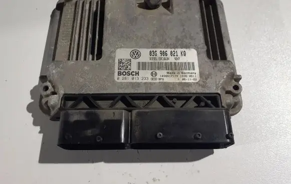 Volkswagen Golf V Engine control unit/module 03G906021KQ 1039S17174 0281013233