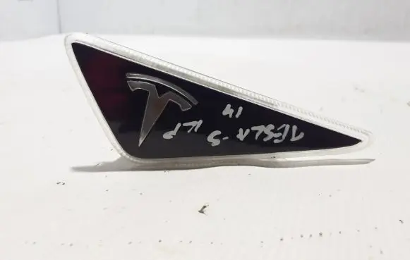 Tesla Model S Front fender indicator light 6007707