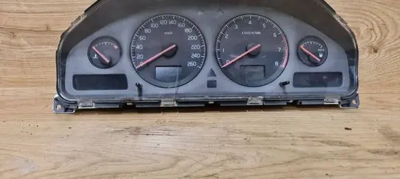 Volvo V70 Speedometer (instrument cluster) 9499668