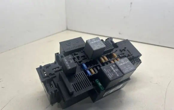 Mercedes-Benz C W205 Fuse module A2229063805 190324677 50W212F00