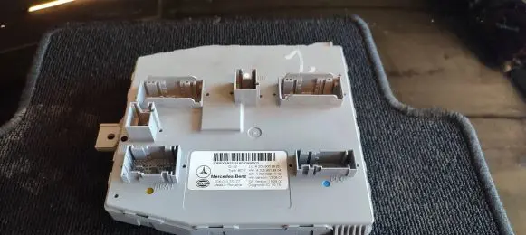 Mercedes-Benz C W205 Comfort/convenience module A2059006822 A2229021112 A2059013904