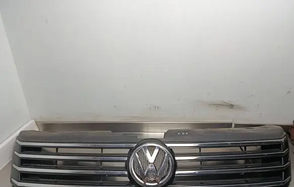 Volkswagen Passat Alltrack Front bumper upper radiator grill 3AA853651