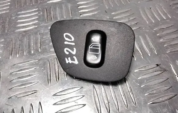 Mercedes-Benz E W210 Electric window control switch 2108208210 03100550 4698