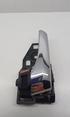 Toyota RAV 4 (XA40) Front door interior handle