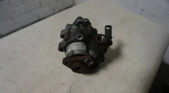 Volkswagen PASSAT B5.5 Power steering pump 8D0145156K 7691955235 4M2302110