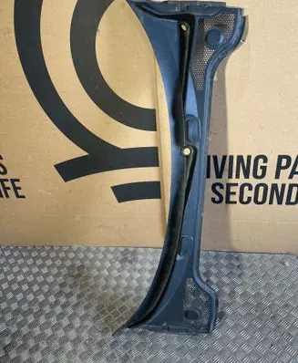 Audi A3 S3 A3 Sportback 8P Wiper trim 8P1819415C