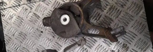 Toyota Corolla Verso E121 Engine mount bracket