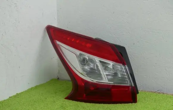 Nissan Pulsar Rear/tail lights 220-18066
