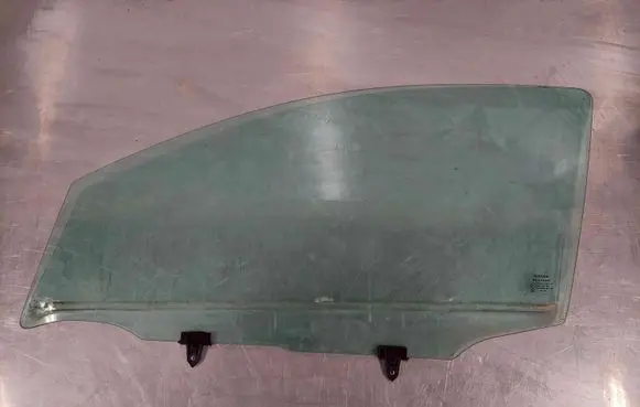 Nissan Qashqai Front door window glass four-door 43R001582