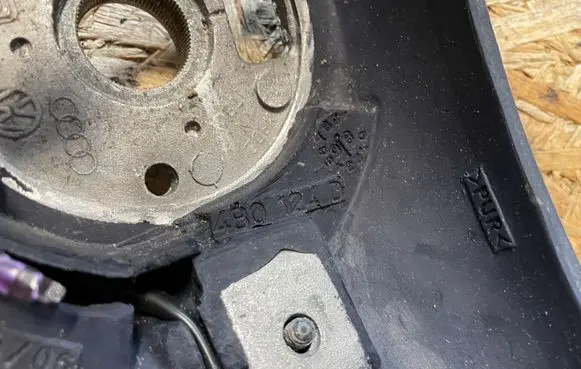 Audi A6 S6 C5 4B Steering wheel 4B0124D