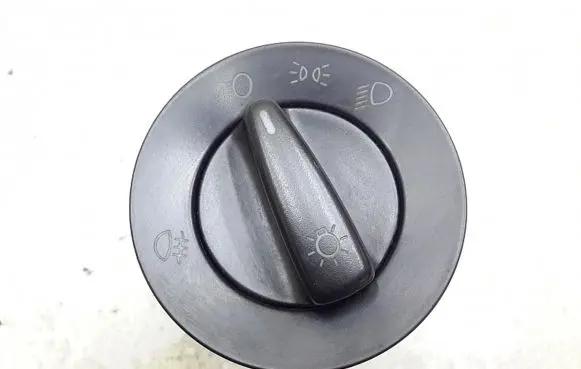 Volkswagen Golf IV Light switch 1c0941531