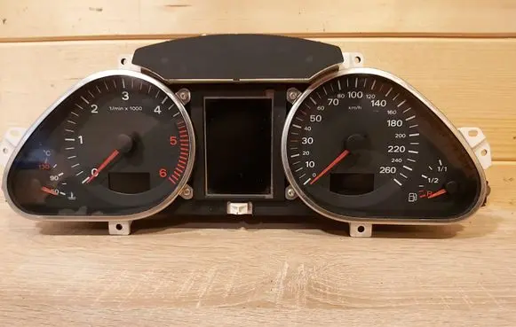 Audi A6 S6 C6 4F Speedometer (instrument cluster) 4F0920931B
