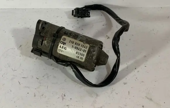 Mercedes-Benz E W210 Seat adjustment motor A2108201242