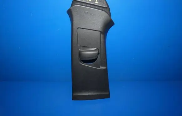 Volvo V40 (B) pillar trim (bottom) 