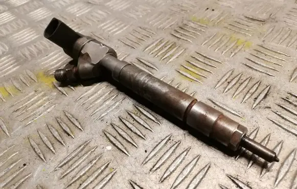 Mercedes-Benz S W220 Fuel injector 6280700587 A6280700587
