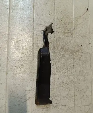 Audi A5 8T 8F Fender mounting bracket 8T0821136A