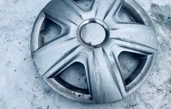 Mitsubishi Carisma R14 wheel hub/cap/trim 