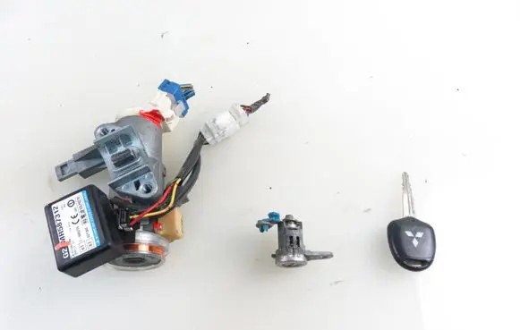 Mitsubishi Outlander Ignition lock MR587312