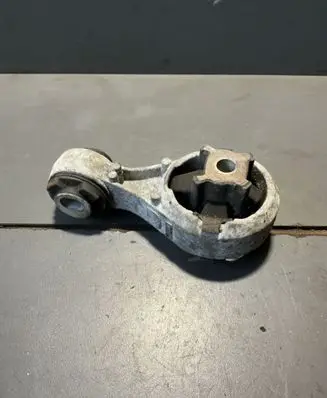 Nissan X-Trail T31 Engine mount bracket 11350