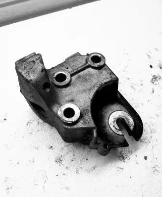 Peugeot 407 Engine mounting bracket 9645030780