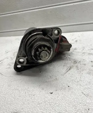 Volkswagen Golf V Starter motor 1005831311