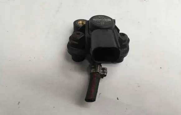 Mercedes-Benz E C207 W207 Air pressure sensor A0071530028