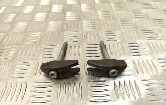 Peugeot Traveller Fuel Injector clamp holder 9674341880