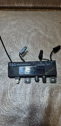 BMW 7 E32 Antenna control unit 1379761 108700 65241379761