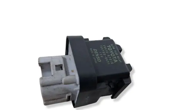Toyota Corolla Verso AR10 Glow plug pre-heat relay 2861067010 1567000671