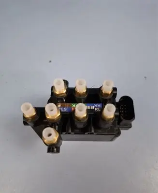 Audi Q7 4M Air suspension valve block 4M0616013 4M0616013A 4M0616013B