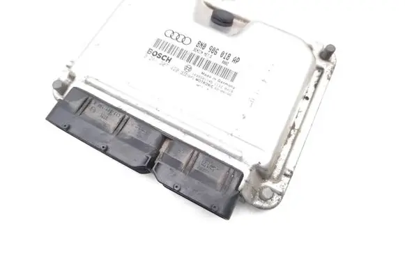 Audi TT Mk1 Engine control unit/module 8N0906018AP 0261207420