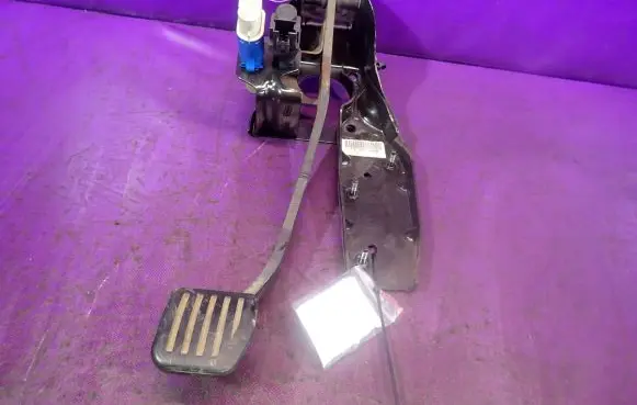 Ford Mondeo MK IV Brake pedal 7G9N2D094NB